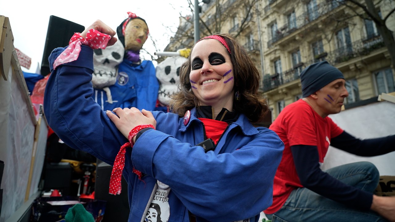 «C'est une grève féministe !» : le défilé du 8 mars avait la réforme des retraites dans le viseur
