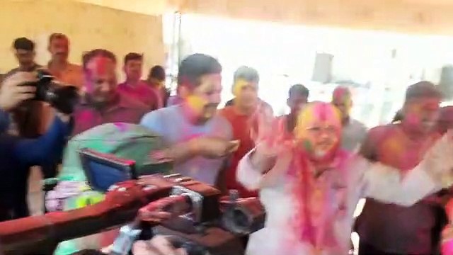 देखे वीडियो : होली पर फिल्मी गीत पर कुछ ऐसे थिरके कोटा शहर एसपी