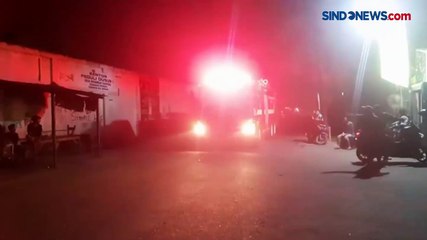 Banyak Material Mudah Terbakar, Pabrik Sarung Terbakar Habis