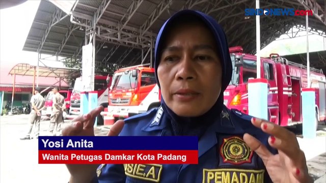 Cerita Yosie Anita,Seorang Ibu Sekaligus Petugas Pemadam Kebakaran di Padang