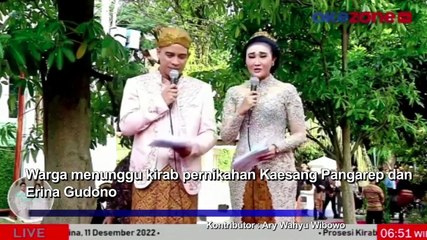 Ribuan Warga Antusias Datang ke Depan Pura Mangkunegaran Solo