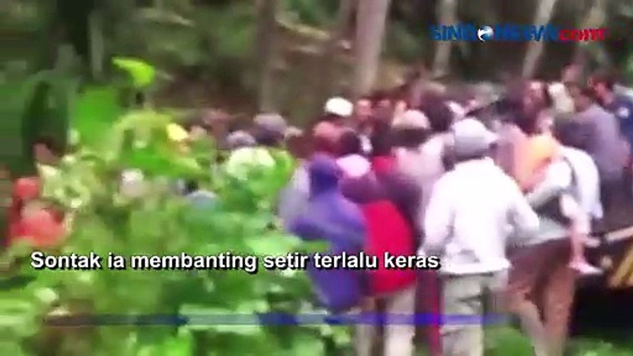Sopir Pemula, Mobil Pengangkut Kayu Jatuh ke Jurang di Bali