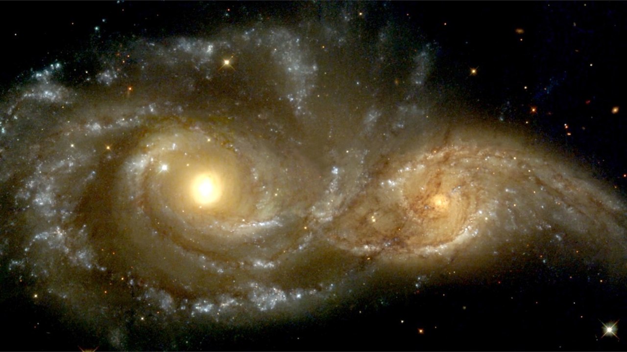 Can Cosmic Lenses Reveal the Same Object Across...