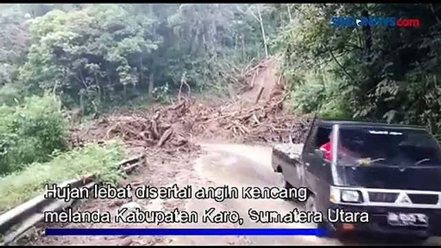 Longsor Terjadi di Karo, Truk Tangki Terseret Masuk ke Jurang