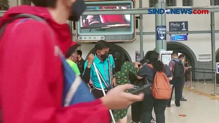 Tải video: Stasiun Pasar Senen Diserbu Penumpang saat Puncak Libur Natal