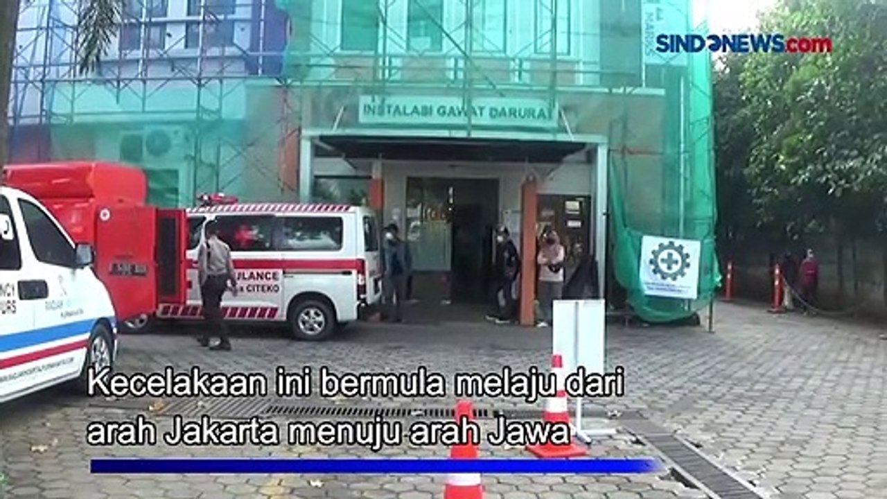 Minibus Hantam Tiang PJU di Tol Cipali, 6 Penumpang Luka-Luka