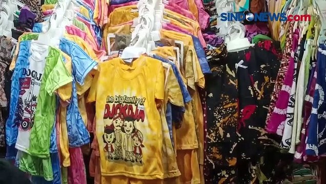Isi Libur Nataru, Ribuan Wisatawan Serbu Batik di Pasar Beringharjo
