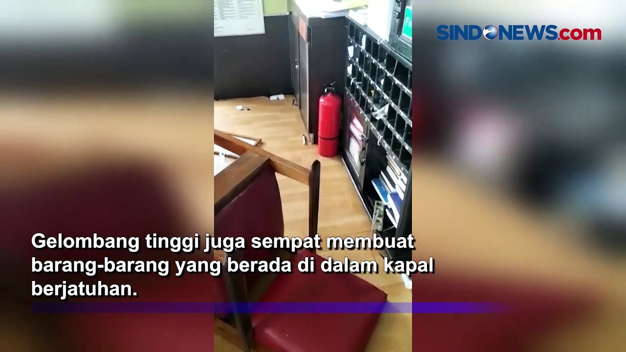 Detik-Detik Air Laut Masuk dalam Kapal saat Puting Beliung dan Gelombang Tinggi Terjang Perairan Alor