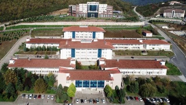 Depremzede öğrencisine Sanki atom bombası atıldı diyen üniversite hocası, görevinden uzaklaştırıldı
