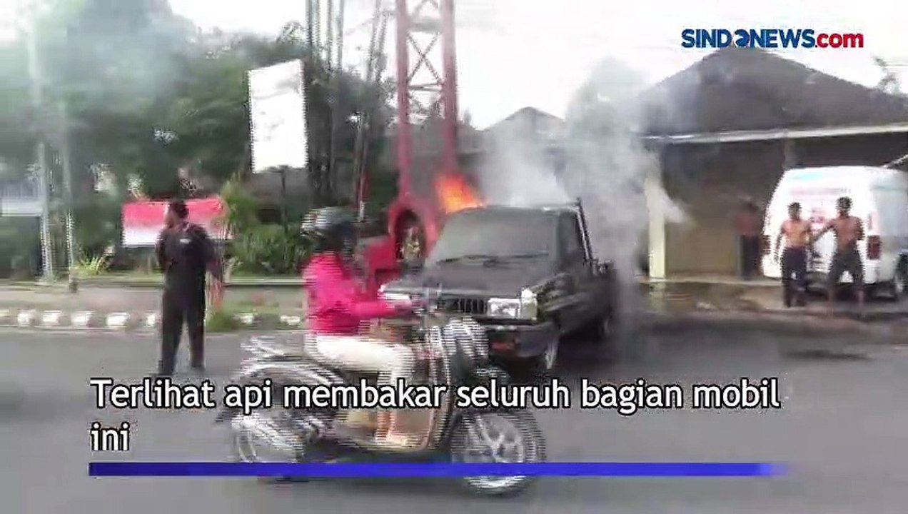Kena Percikan Api Las, Mobil Pikap Terbakar di Bali
