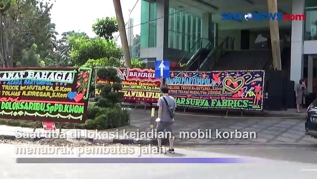 Mobil Terpental Usai Tabrak Pembatas Jalan di Medan