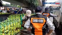 Juru Parkir Panik saat Petugas Razia Parkir Liar di Kawasan Pasar Tanah Abang