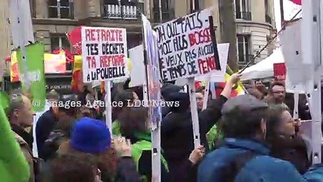 Manifestation contre la réforme des retraites. Départ Bd Raspail. Paris/France - 07 Mars 2023