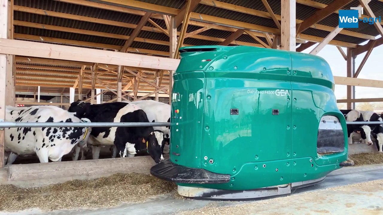 Présentation du robot d'alimentation GEA DairyFeed F4500 - Vidéo ...