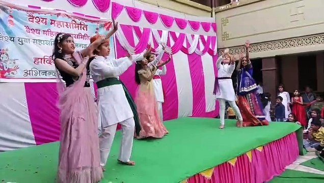 होली पर रहा रंगों का धमाल, खूब उड़ाई गुलाल