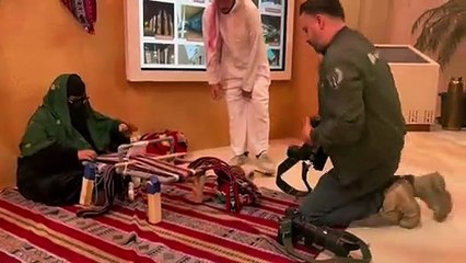 "الخالة بدرية" تذهل زوار جناح السعودية بمعرض برلين السياحي العالمي.. هذا ما تفعله