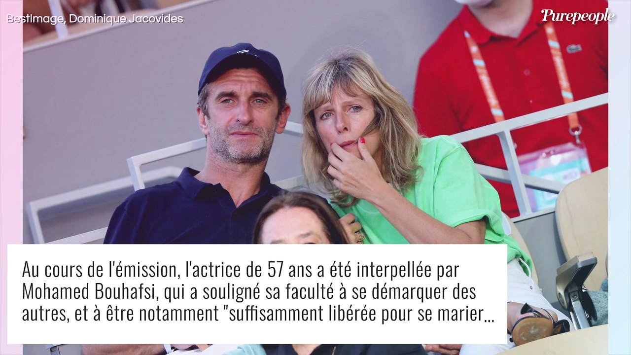 "Je ne suis plus une jeune fille" : Karin Viard explique pourquoi elle s'est mariée dans une tenue insolite