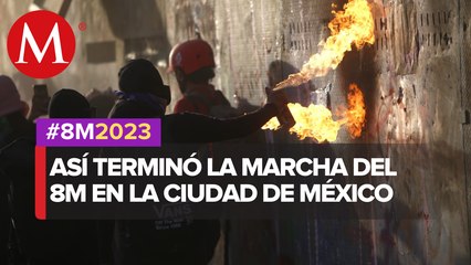 Mujeres que fueron a manifestarse en el Zócalo capitalino empiezan a retirarse