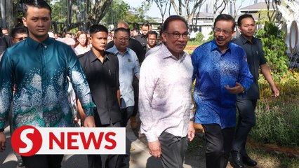 Anwar backs Home Minister’s Umno-ROS decision