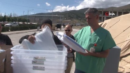 Depremde anne babasını kaybetti, acısını bir kenara bırakıp göreve koştu: "Ağlaya ağlaya çalıştım"
