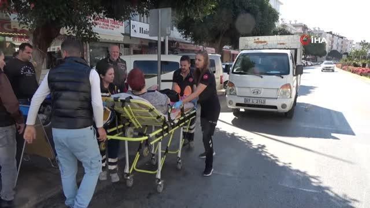 Motokurye yolun karşısına geçmek isteyen Alman kadına çarptı