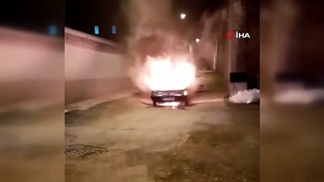 Bursa'da seyir halindeki otomobil, alev alev yanarak kül oldu