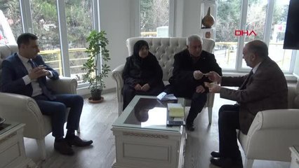 GURBETÇİ ÇİFT UMRE PARASINI DEPREMZEDELERE BAĞIŞLADI