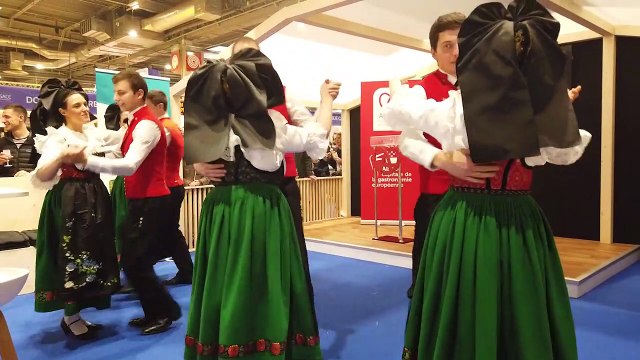 Les danses du Groupe d’Art Populaire de Berstett au Salon de l'Agriculture de Paris