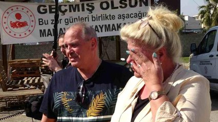 Depremzedelere yardım getiren Alman televizyon yıldızı Silvia Wollny,  gözyaşlarına hakim olamadı