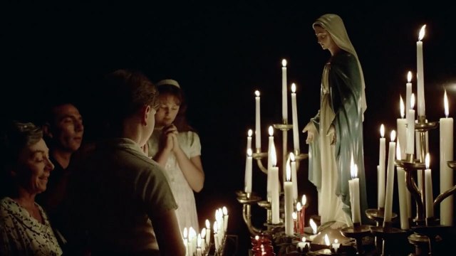 Distant Voices Bande-annonce VO