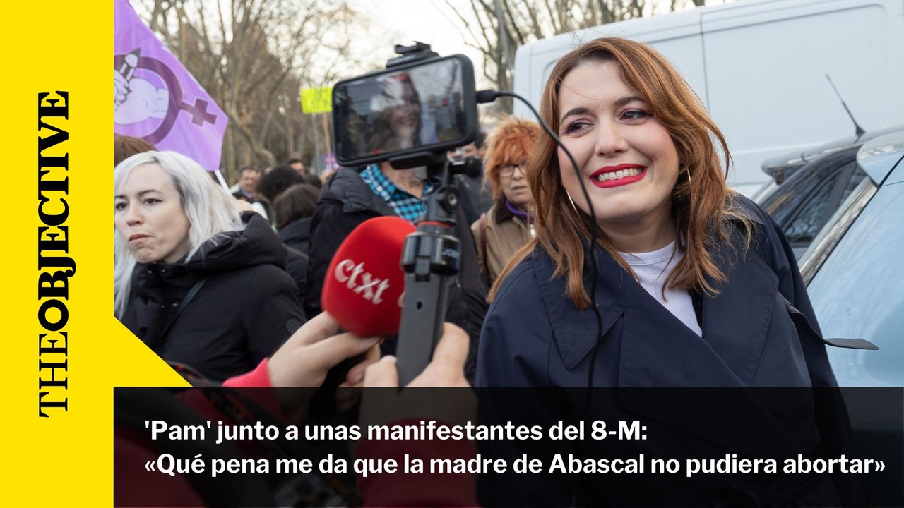 'Pam' junto a unas manifestantes del 8-M: «Qué pena me da que la madre de Abascal no pudiera abortar»