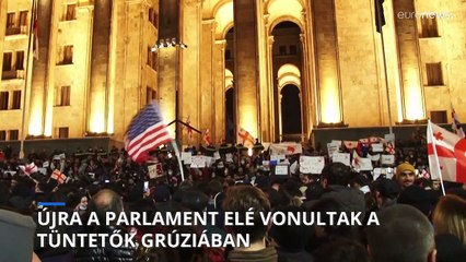 Újra a parlament elé vonultak a tüntetők Grúziában