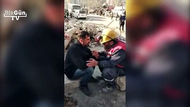 Menzil Cemaati'nden enkaz başında tövbe seansı rezaleti