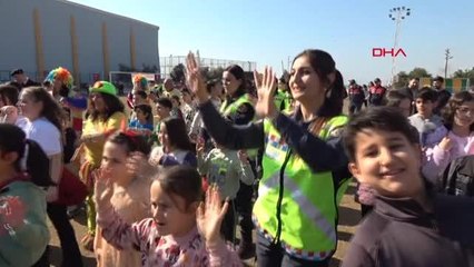 JANDARMA, DEPREMZEDE ÇOCUKLARLA OYUN OYNADI