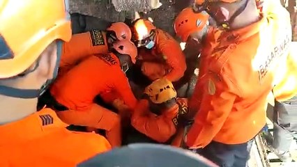 Terjepit Reruntuhan Bangunan Pabrik Karet, Satu Pekerja di Bati-bati Meninggal