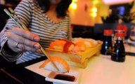 « Sushi-terro » : qui sont ces Japonais qui filment leurs mauvais comportements dans des restaurants