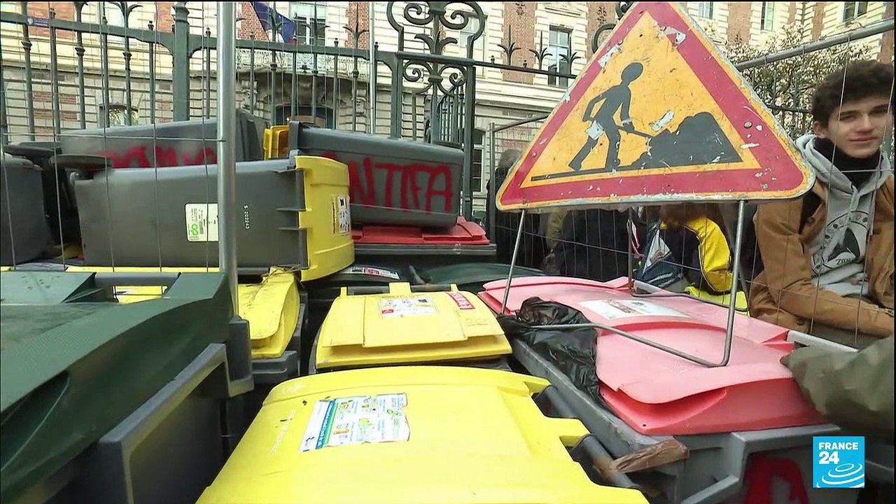 Retraites : les blocages se poursuivent et les étudiants appellent à manifester