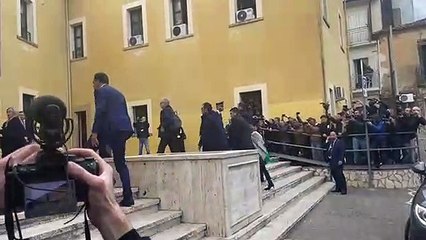 Migranti, Cdm a Cutro: l'arrivo di Giorgia Meloni, applausi alla premier - Video