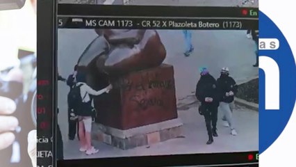 Colectivos feministas vandalizaron la Plaza Botero