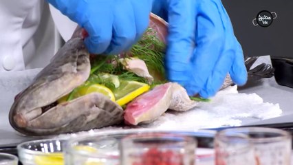 سمكة مشوية بالملح و صلصة التمر الهندي