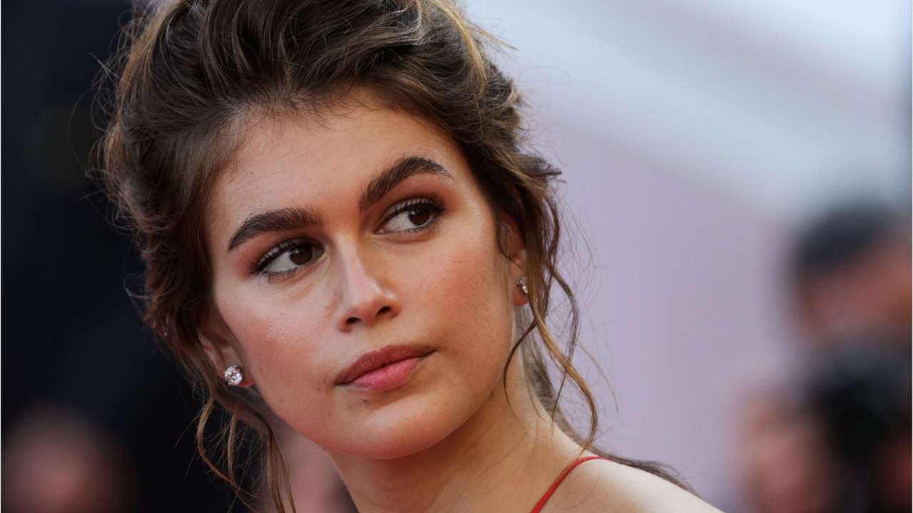 GALA VIDEO - Kaia Gerber, fille de Cindy Crawford : “Oui, le népotisme est très répandu mais…”