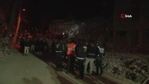 Malatya'da ağır hasarlı bina artçı depremde çöktü