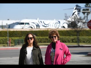 Roar of charter planes over San Fernando Valley has residents mad and
