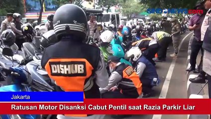 Ratusan Motor Disanksi Cabut Pentil saat Razia Parkir Liar di Kawasan Kalideres