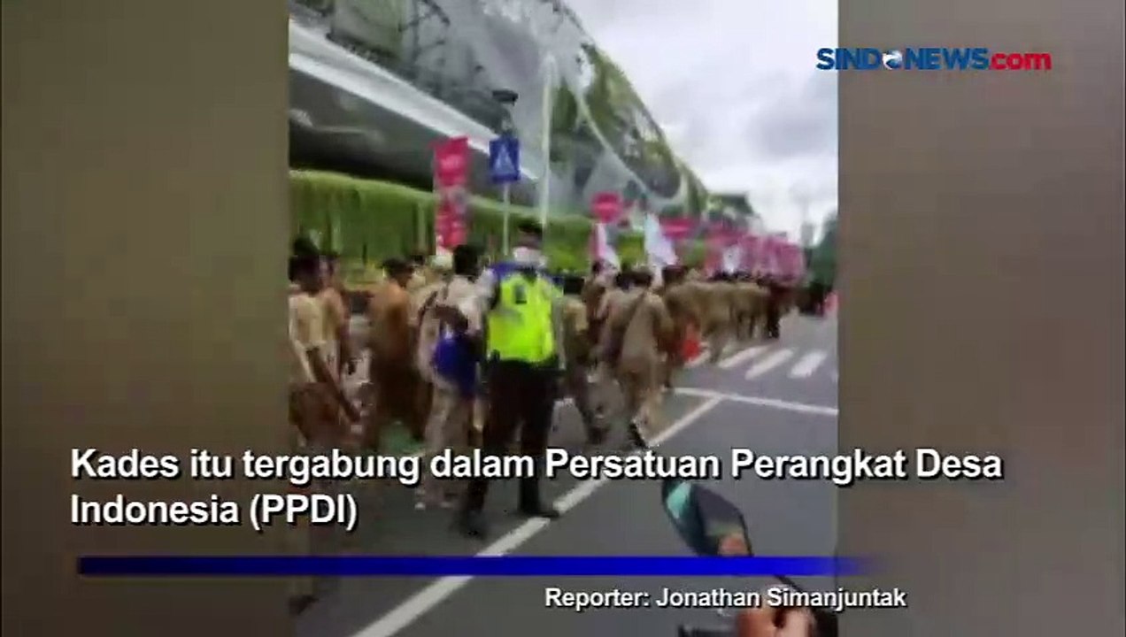 Jalan Kaki, Ribuan Kepala Desa Demo di Gedung DPR