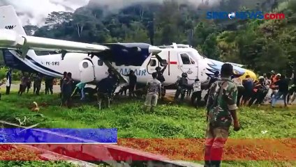 Warga Evakuasi Pesawat SAM Air yang Tergelincir di Beoga Papua dengan Alat Seadanya
