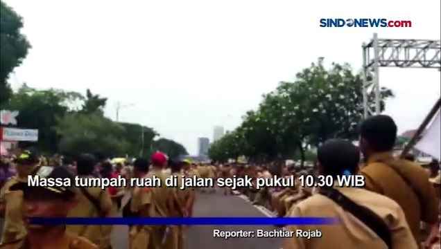 Akses ke Gedung DPR Ditutup, Ribuan Perangkat Desa Tumpah Ruah di Badan Jalan