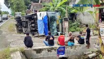 Hindari Mobil, Bus Jurusan Tulungagung-surabaya Terguling di Kediri
