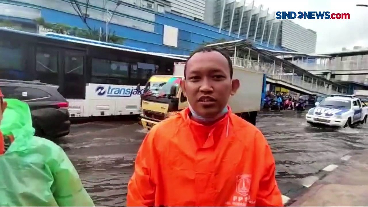 Diguyur Hujan Lebat, Jalan Gunung Sahari Raya Terendam Banjir Setinggi 25 Cm