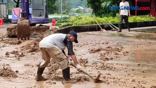 Tebing Setinggi 100 Meter Longsor di SPBU Rest Area Tol Semarang-Solo